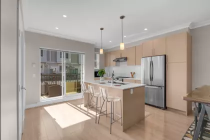 Kitchen Photo of 1 12073 62 Avenue, Surrey, BC