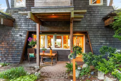 Hot Tub / Spa Photo of 1301 Sunset Road, Bowen Island, BC