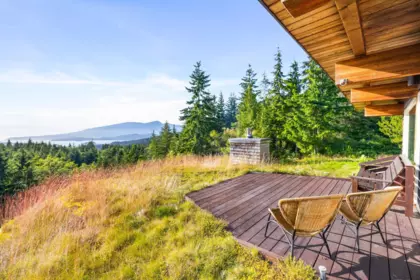 Powder Room Photo of 1301 Sunset Road, Bowen Island, BC