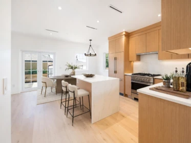 Kitchen Photo of 265 W 6th Street, North Vancouver, BC