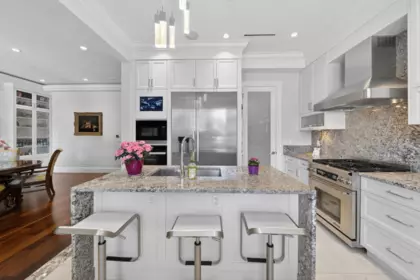 Kitchen Island Photo of 3285 W 12th Avenue, Vancouver, BC