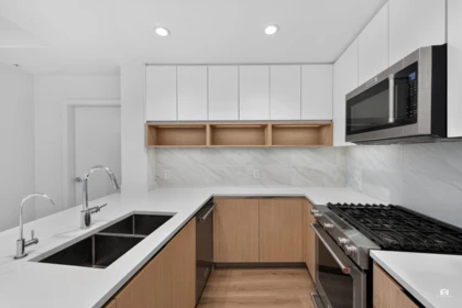 105 8940 University Crescent, Burnaby, BC, Burnaby — Apartment/Condo for sale