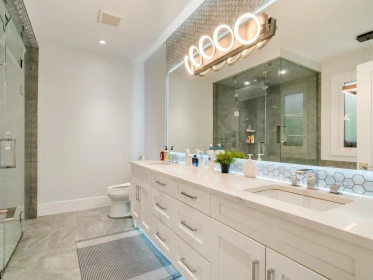Hallway Photo of 7575 143 Street, Surrey, BC