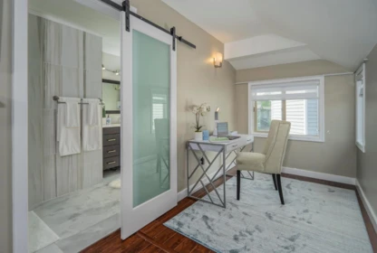 Guest Bathroom Photo of 23005 Olund Crescent, Maple Ridge, BC