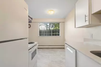 Kitchen Photo of 112 2222 Cambridge Street, Vancouver, BC