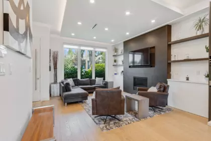 609 E 4th Street, North Vancouver, BC, North Vancouver — Half Duplex for sale