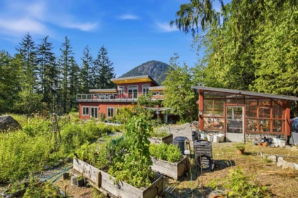 12899 Sunshine Coast Highway, Madeira Park, BC, Madeira Park — Single Family Residence for sale