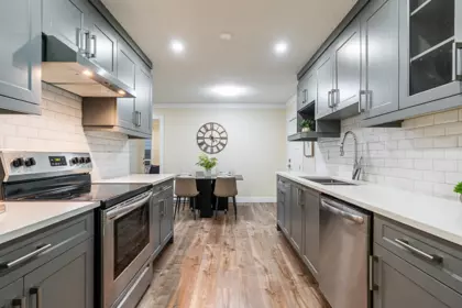 Kitchen Island Photo of 27036 28 Avenue, Langley, BC