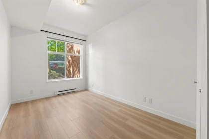 Basement Recreation Room Photo of 111 33545 Rainbow Avenue, Abbotsford, BC