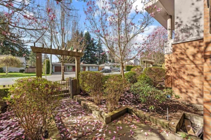 Entry Foyer Photo of 111 33545 Rainbow Avenue, Abbotsford, BC