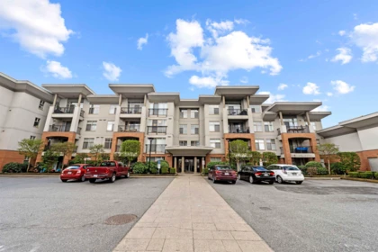 Outdoor Patio Photo of 111 33545 Rainbow Avenue, Abbotsford, BC