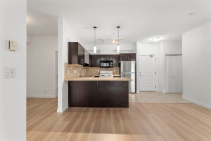 Primary Bedroom Photo of 111 33545 Rainbow Avenue, Abbotsford, BC