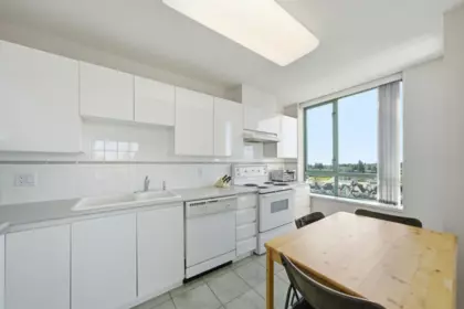 Breakfast Nook Photo of 1003 6622 Southoaks Crescent, Burnaby, BC