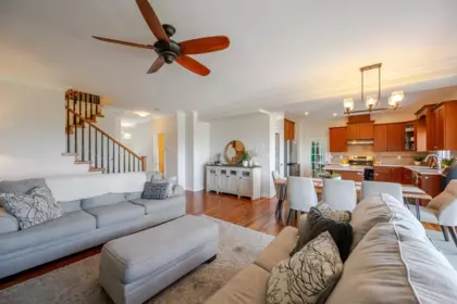Kitchen Island Photo of 3379 Goldstream Drive, Abbotsford, BC