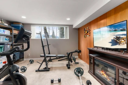 Entry Foyer Photo of 46589 Riverside Drive, Chilliwack, BC
