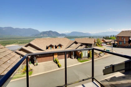Breakfast Nook Photo of 37 43540 Alameda Drive, Chilliwack, BC