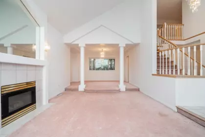 Kitchen Island Photo of 17072 103 Avenue, Surrey, BC