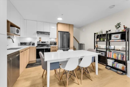 Kitchen Island Photo of 4410 Nanaimo Street, Vancouver, BC