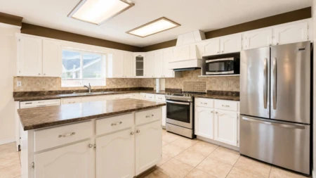 Kitchen Photo of 6470 179a Street, Surrey, BC