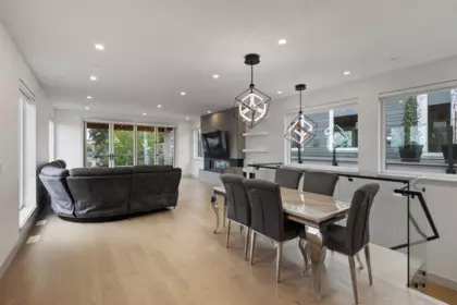 Breakfast Nook Photo of 952 Parker Street, White Rock, BC