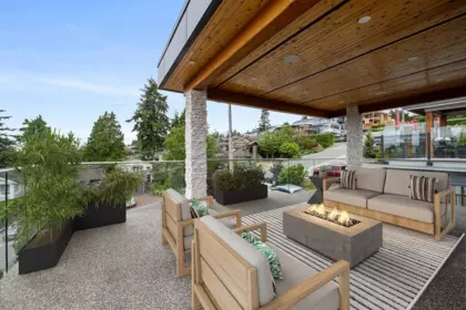 952 Parker Street, White Rock, BC, White Rock — Single Family Residence for sale