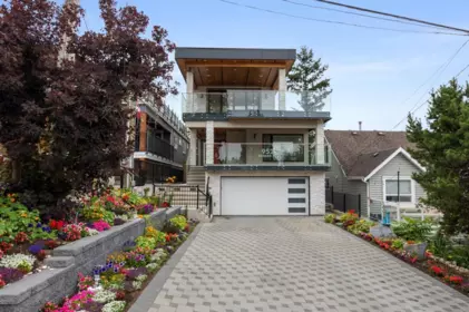 Hot Tub / Spa Photo of 952 Parker Street, White Rock, BC