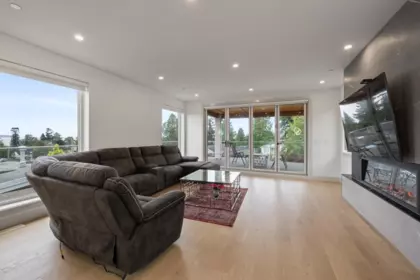 Pantry Photo of 952 Parker Street, White Rock, BC