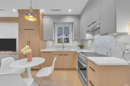 Kitchen Island Photo of 1 3438 Triumph Street, Vancouver, BC