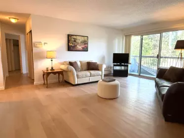 Breakfast Nook Photo of 218 15020 North Bluff Road, White Rock, BC