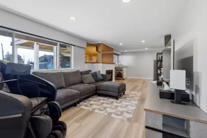 Entry Foyer Photo of 2190 Hillside Avenue, Coquitlam, BC