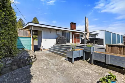 Hot Tub / Spa Photo of 2190 Hillside Avenue, Coquitlam, BC