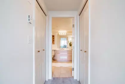 Guest Bathroom Photo of 1 2243 Bellevue Avenue, West Vancouver, BC