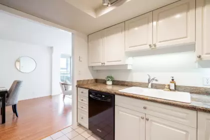 Mudroom Photo of 1 2243 Bellevue Avenue, West Vancouver, BC