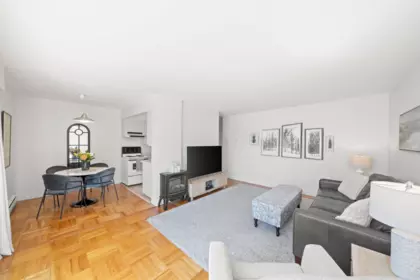 504 1750 Esquimalt Avenue, West Vancouver, BC, West Vancouver — Apartment/Condo for sale
