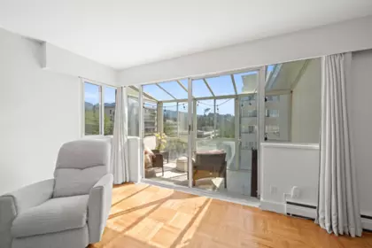 Powder Room Photo of 504 1750 Esquimalt Avenue, West Vancouver, BC