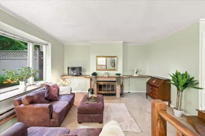 Kitchen Photo of 1 1176 W 15th Avenue, Vancouver, BC