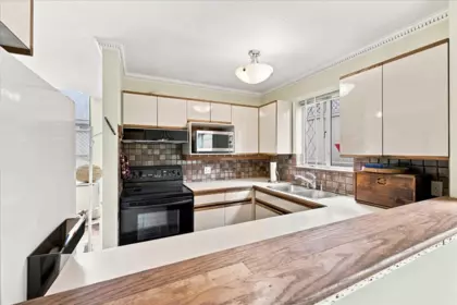 Primary Bedroom Photo of 1 1176 W 15th Avenue, Vancouver, BC