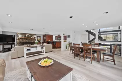 Kitchen Island Photo of 22186 124th Avenue, Maple Ridge, BC