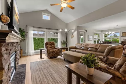 Breakfast Nook Photo of 27 45752 Stevenson Road, Chilliwack, BC