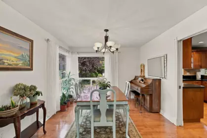 Kitchen Island Photo of 23887 62 Avenue, Langley, BC