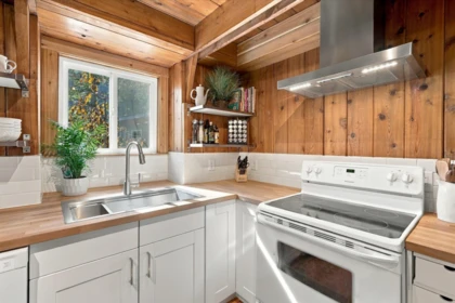 Breakfast Nook Photo of 9226 Emerald Drive, Whistler, BC