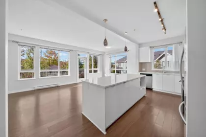 Kitchen Island Photo of 309 31158 Westridge Place, Abbotsford, BC