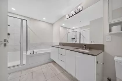 Primary Bathroom Photo of 309 31158 Westridge Place, Abbotsford, BC