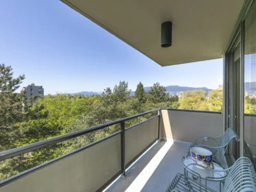 Kitchen Island Photo of 900 1685 W 14th Avenue, Vancouver, BC