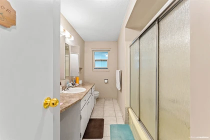 Breakfast Nook Photo of 15156 93 Avenue, Surrey, BC