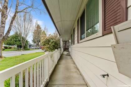Mudroom Photo of 15156 93 Avenue, Surrey, BC