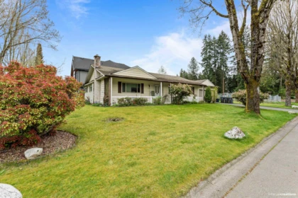 Staircase Photo of 15156 93 Avenue, Surrey, BC