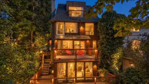 2069 Westview Drive, North Vancouver, BC