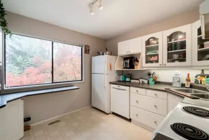 Kitchen Island Photo of 2 2990 Mariner Way, Coquitlam, BC