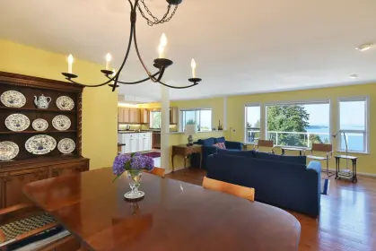 5143 Radcliffe Road, Sechelt, BC, Sechelt — Single Family Residence for sale